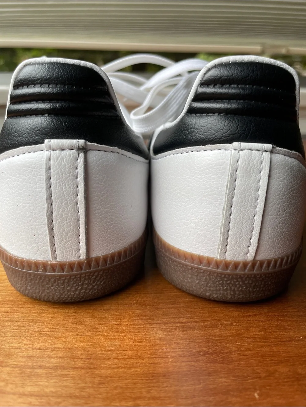 Adidas Samba Classic White & Black  Men’s size 6